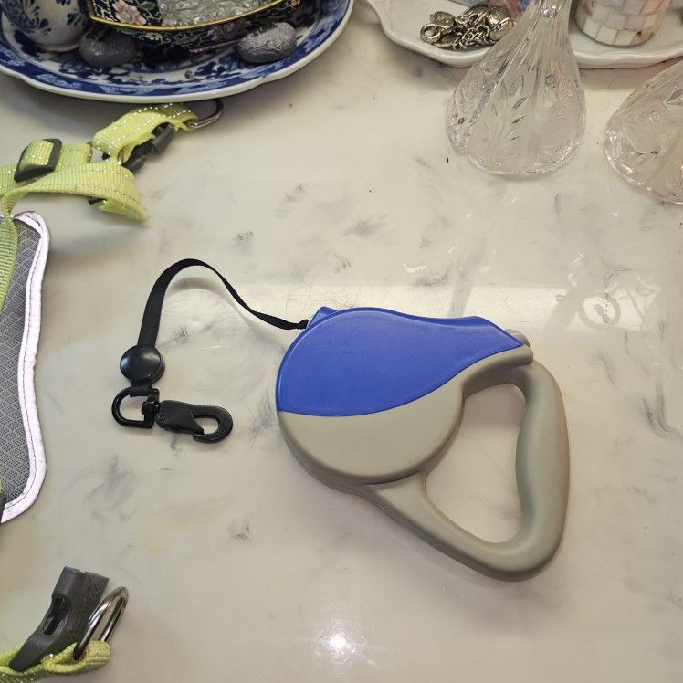 SMALL DOG BODY COLLAR AND EXPANDABLE LEASH