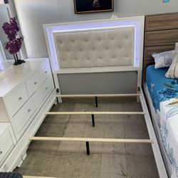 4 Pcs Queen Bedroom Set White Color With Led Lights On Headboard