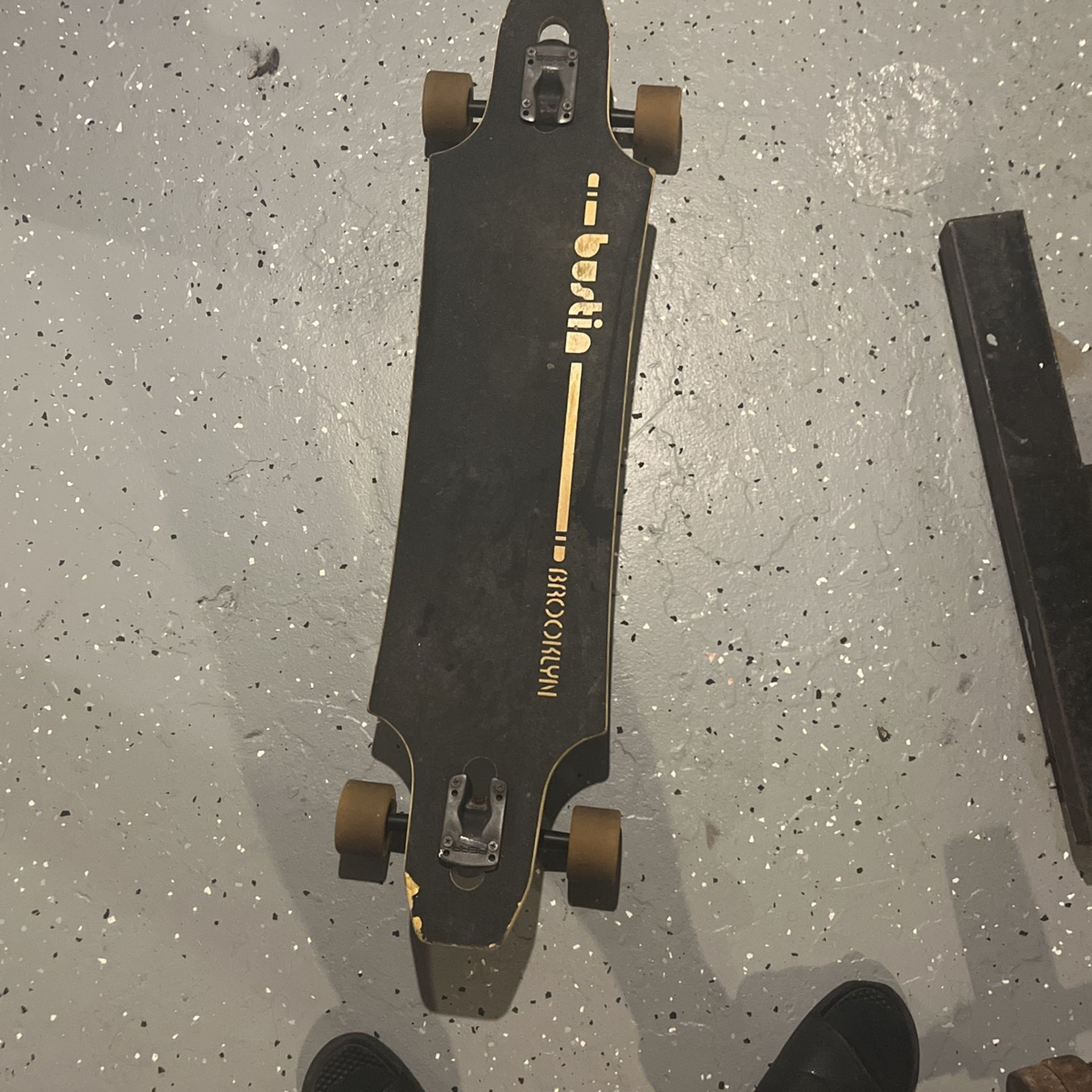 Surfboard very good condition. New trucks longboard.