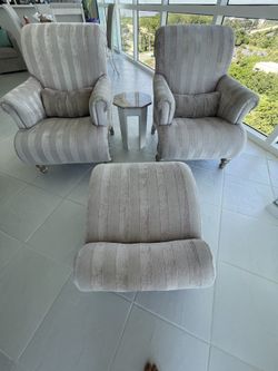 luxurious Drexel Heritage set – chairs, ottoman & marble-top table – ready for you!