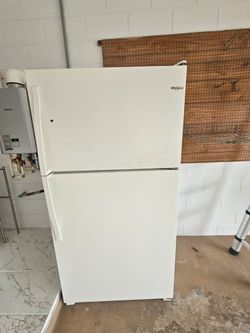 Whirlpool 20.5 Cu.Ft white refrigerator