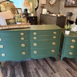 Gorgeous Green & Gold 8 Dr Dresser & Matching Nightstand 