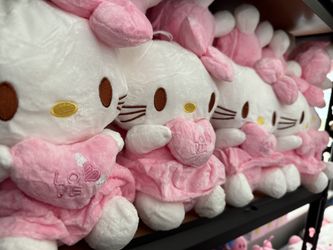 Hello kitty Plushies 7”