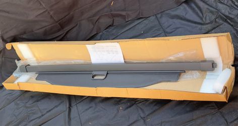 GM REAR CARGO SHADE #(contact info removed)2 - NEW