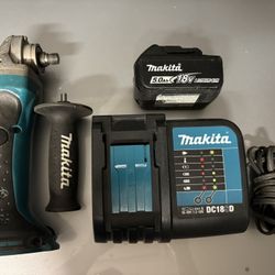 Makita XAG01 Grinder with Charger and 18v Battery 