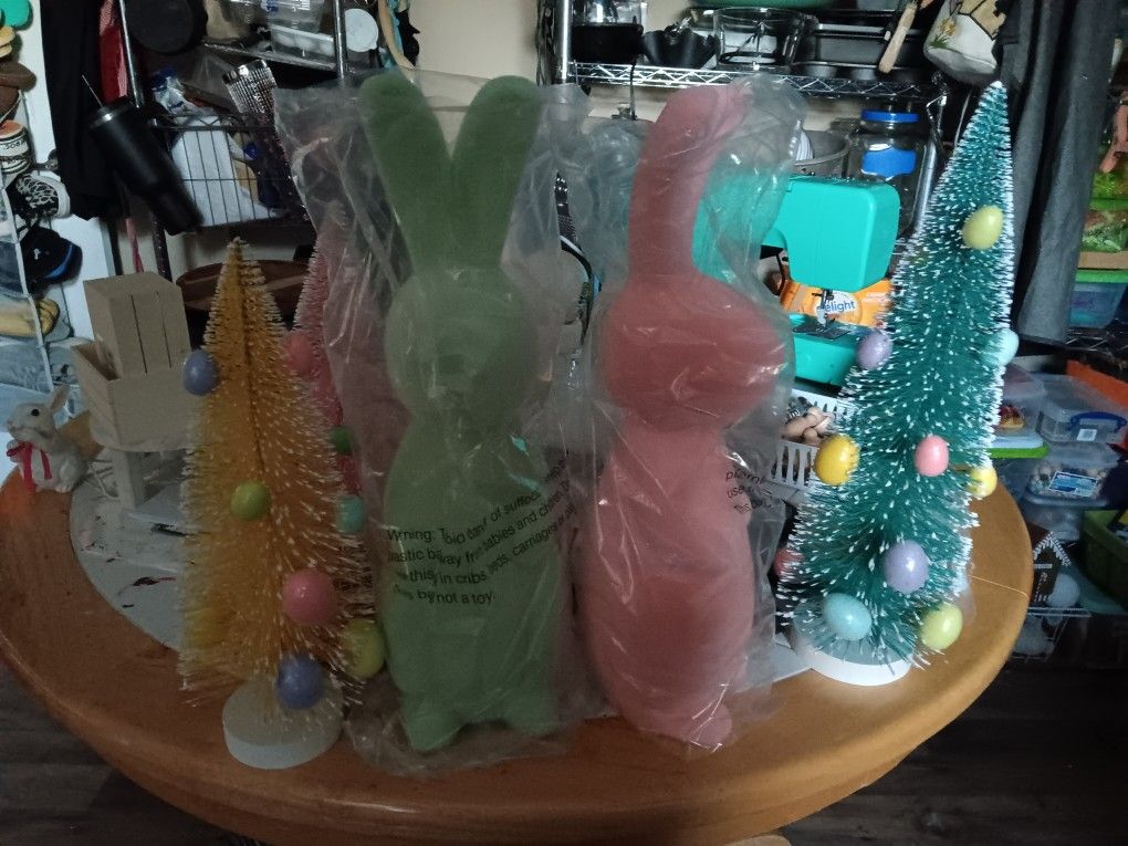 EASTER DECOR