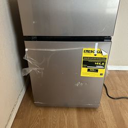 Magic Chef Mini Fridge 