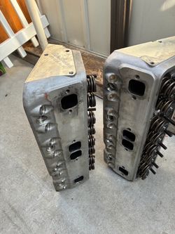 Edelbrock super Vic jr SBC 350 383 Vic jr heads and intake