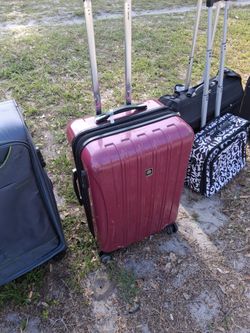 NICE LARGE PULL ALONG LUGGAGE