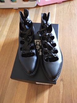 Tuk shoes