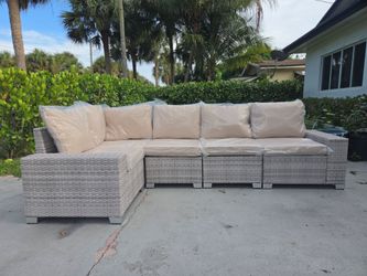 Brand new 5-piece modular outdoor patio sectional