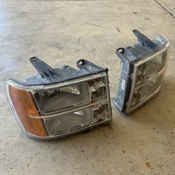 07-14 GMC Sierra Headlights 