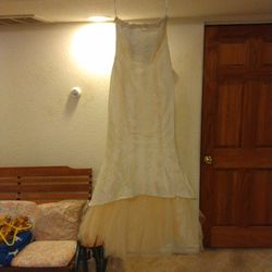 WEDDING DRESS
