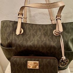 Michael Kors handbag W/ matching Wallet Classic MK color Dark Brown  Leather W/ Tan MK 