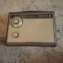 Zenith Royal 66 Radio/ Vintage