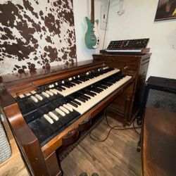 Hammond B3 Organ With Leslie Speaker