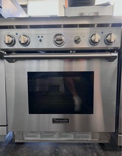 Thermador Professional 30” Pro Harmony Gas Range – Stainless Steel – $3,500