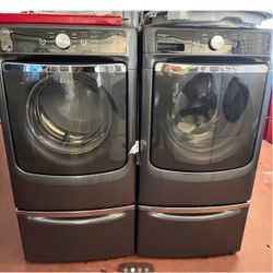 Maytag Washer And Electric Dryer W/pedestal