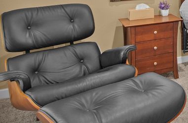 Mid-Century Modern Leather Walnut Replica Eames Lounge Chair
