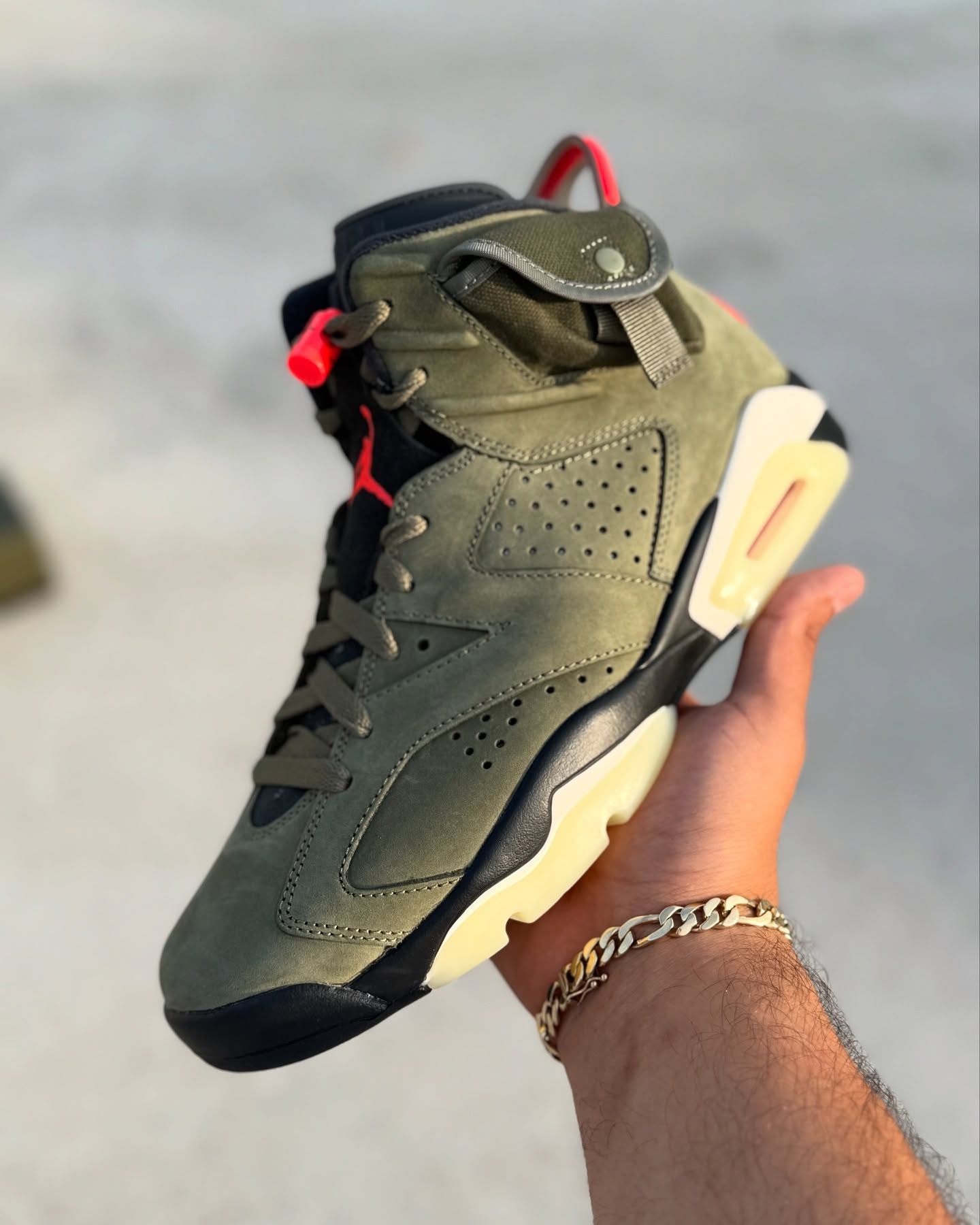 TRAVIS SCOTT x AIR JORDAN 6 OLIVE
