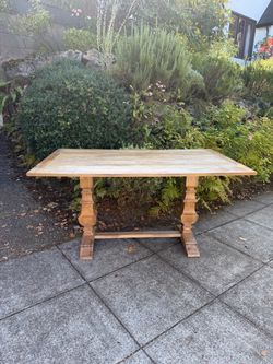 Pedestal dining table