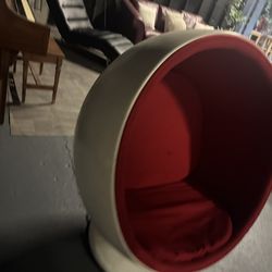 Mid-century modern moon bubble chair