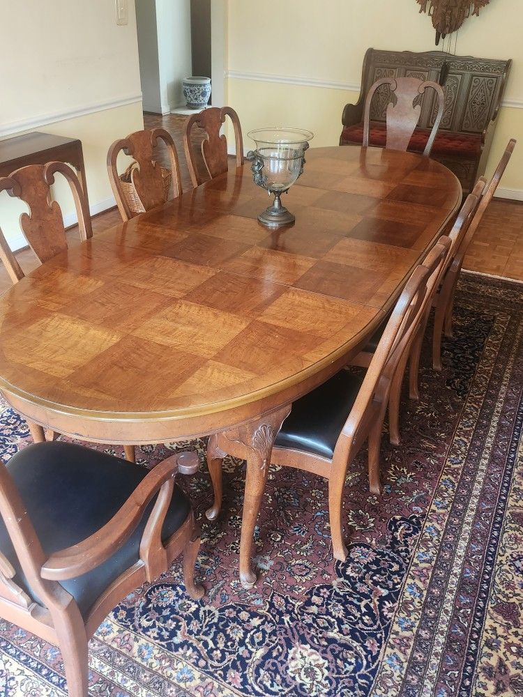 Henredon Dining Room Table and Chairs