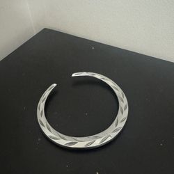 Brand: Cadillac OEM NEW Front Grille Emblem Badge"Wreath" Cadillac 12-14 CTS 10-12 SRX (contact info removed)6