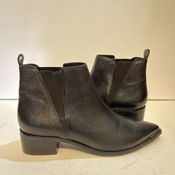 Marc Fisher Black Leather Yale Chelsea Boot Size 7,5 Excellent
