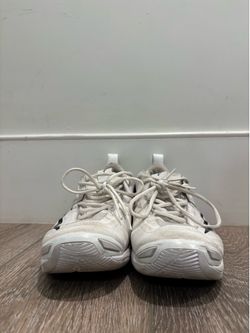 white mizuno wave momentum 2 basketball shoes women’s size 11