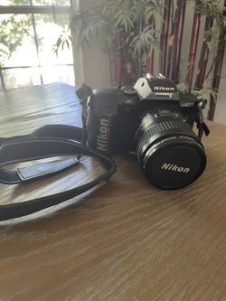 Camera 35mm DSLR With Zoom