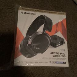 Steel Series Nova Pro *BRAND NEW*  Wireless headphones 