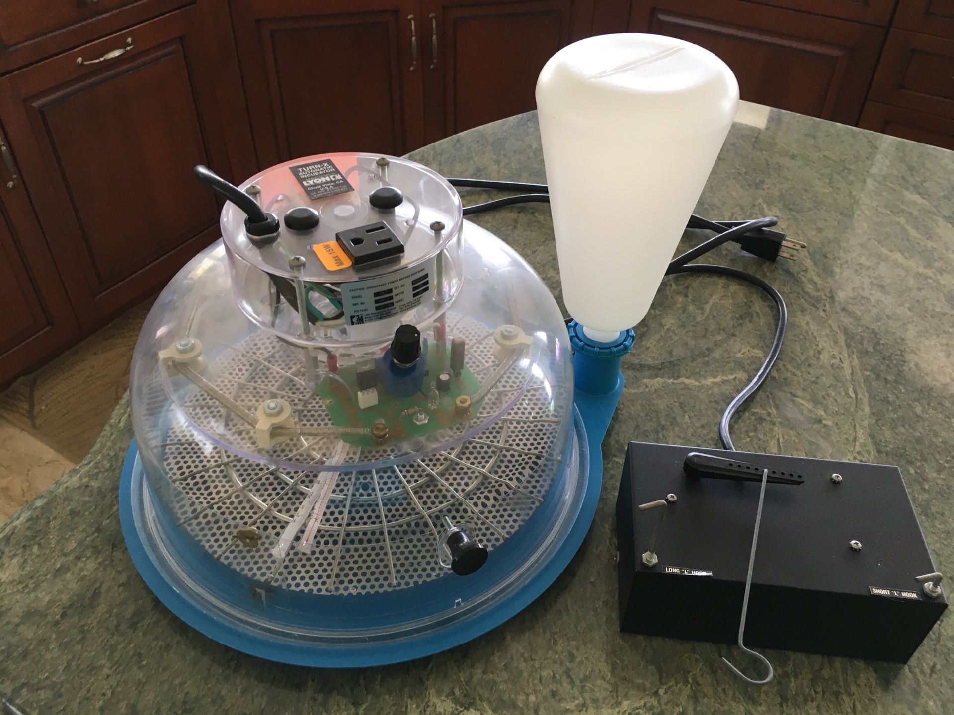 Lyon turnx automatic finch egg incubator for Sale in Jupiter, FL OfferUp