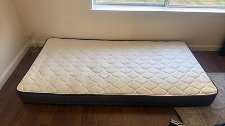 Metal daybed frame with 1 mattress