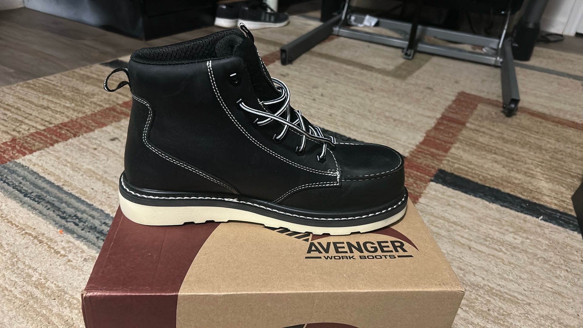 Brand New Size 10.5 Mens Avenger Work Boots