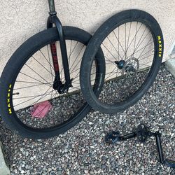 Throne rims and fork