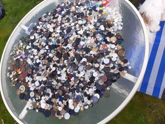 Thousands Of Old Buttons(pearl, Wood, Metel, Splastic)
