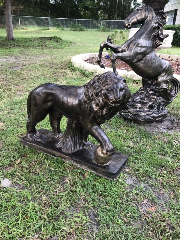 Concrete horse mailbox, concrete lion statue for Sale in Brooksville