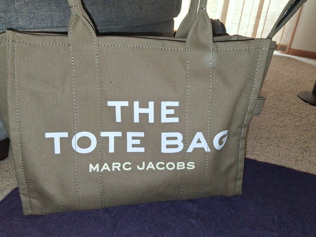 MARC JACOBS LARGE TOTE BAG