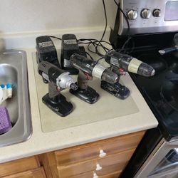 2 Craftsman Screwguns , Impact Screwgun  And 2 Chargers