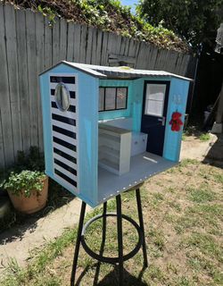 Our Generation Seaside Beach Pool House Cabana Dollhouse The sounds and the light are not working.The sounds and the light are not working.