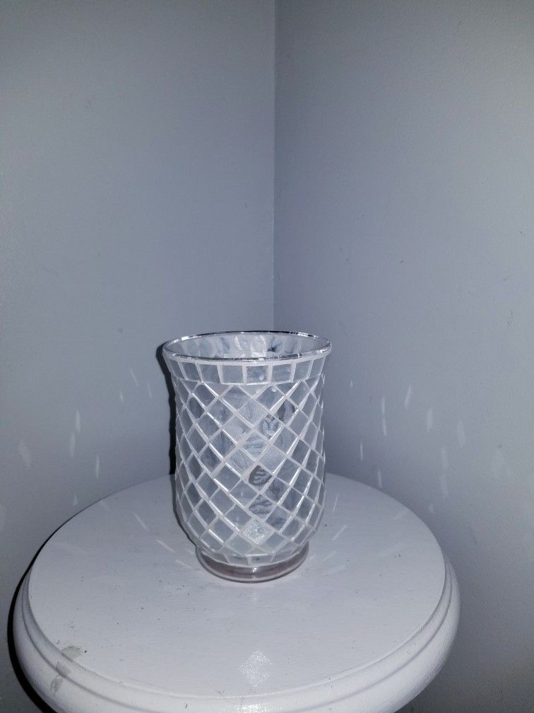Tealight candle holder