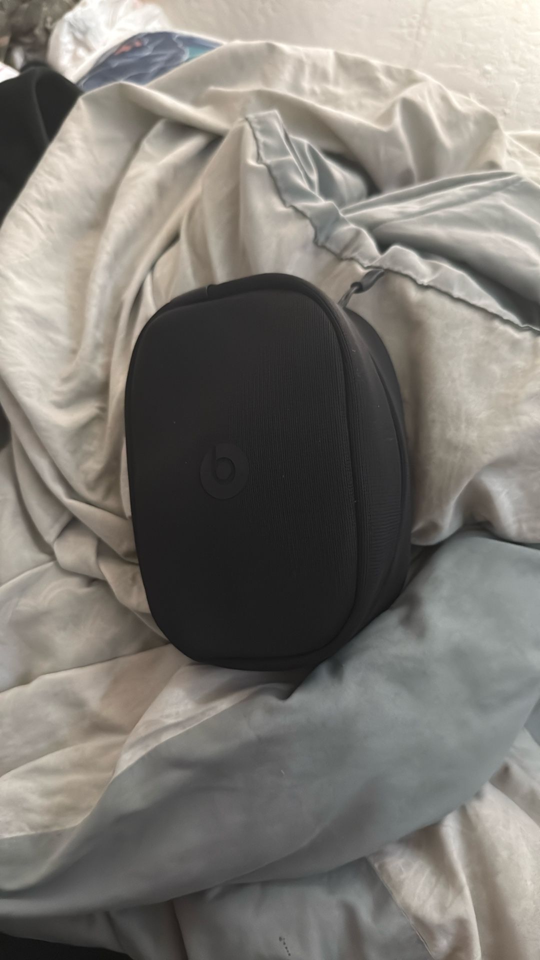 Beats Studio Pro ( black )* *PICK UP ONLY**