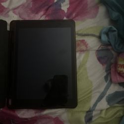 Used Apple iPad, silver, 5th gen