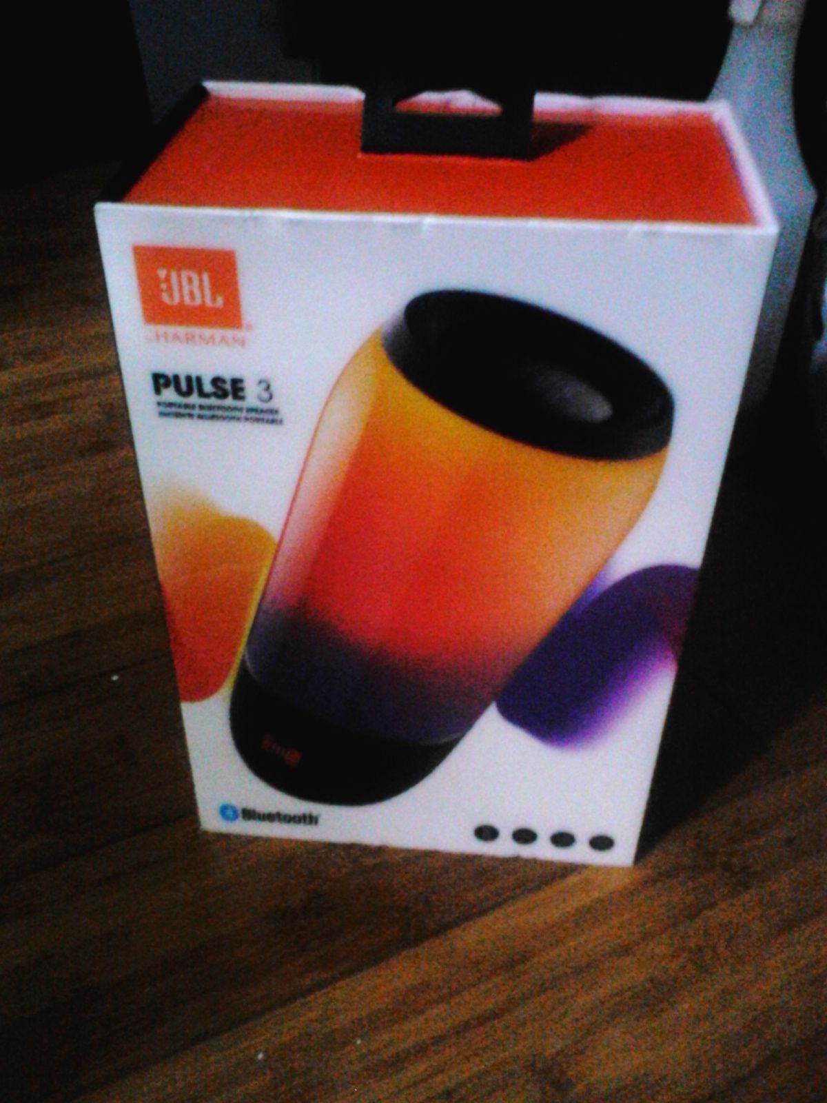 JBL PULSE 3 IN THE BOX. ONLY BEEN USED TWICE. LIKE NEW.