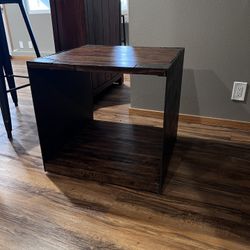 Flexsteel Brand End Table (matching Entertainment/TV Stand Separate Listing)