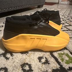 Brand new Adidas Infinity Crew Yellow size 9.5 no box 