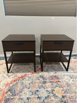 Set of 2 Night stands