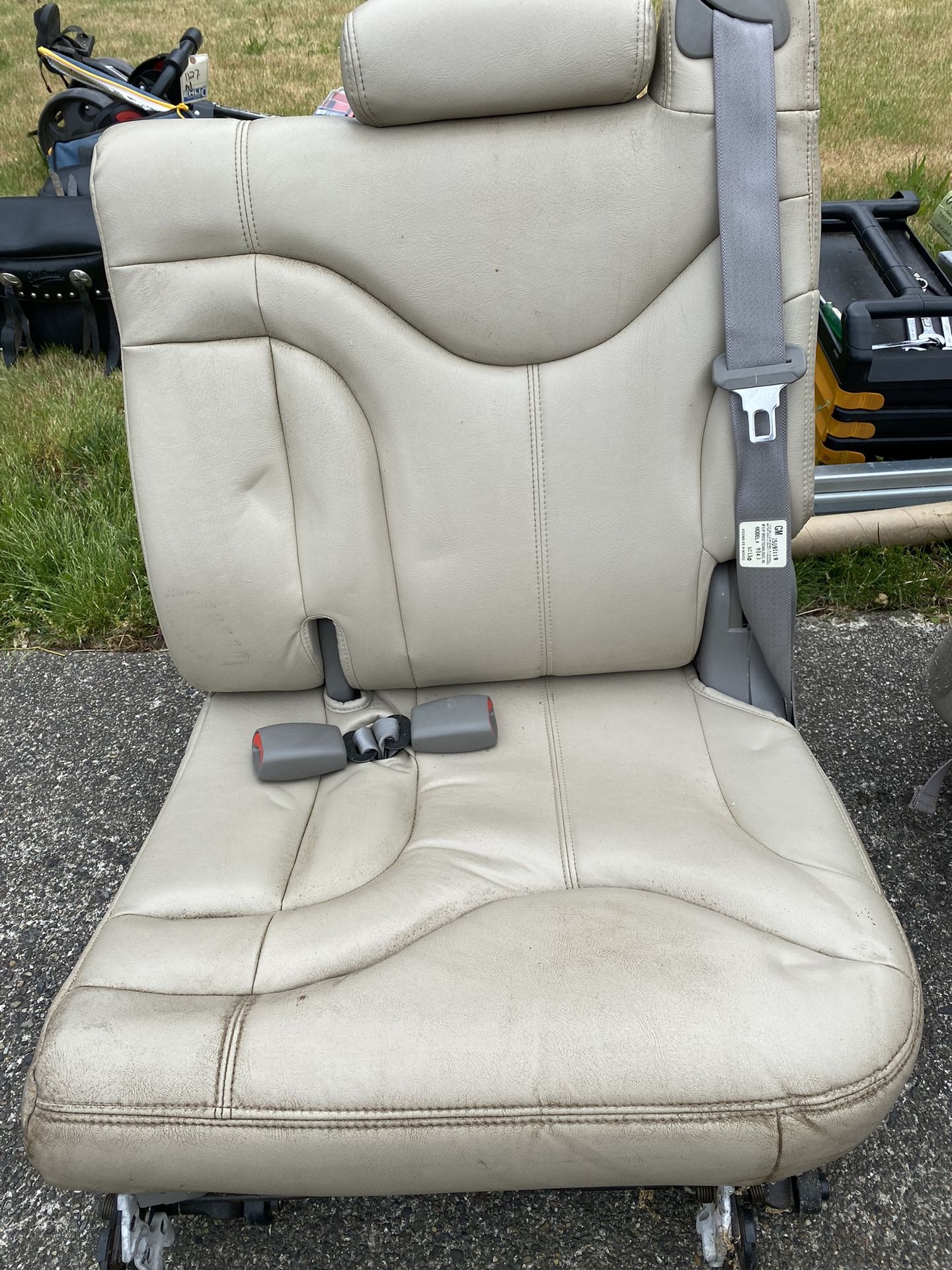 FREE GMC Denali 2001 3rd Row Seat
