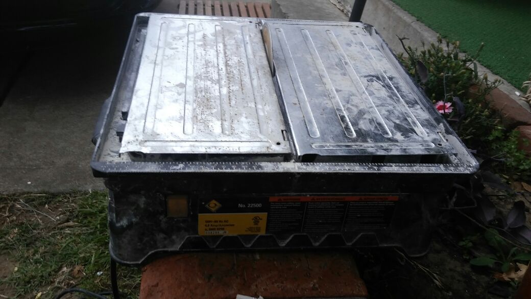 Tile saw